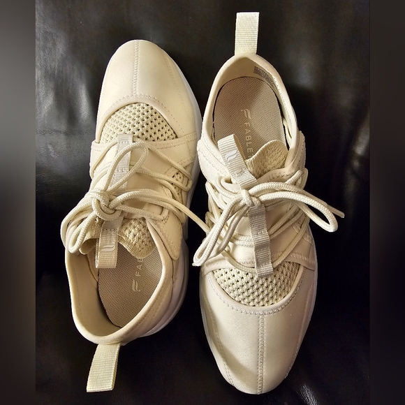 Fabletics Brookside PerformanceSneaker size 8 Cream EUC - Picture 2 of 12